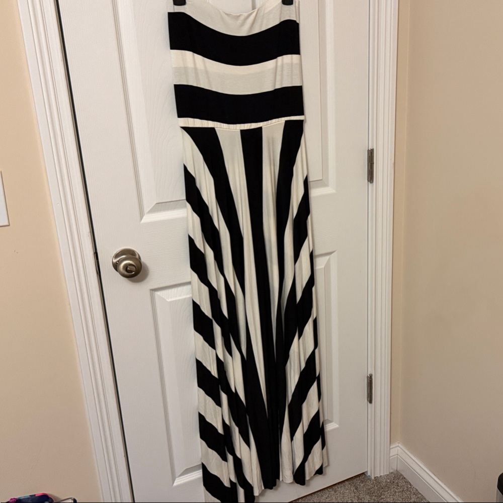 Elan Black and White Striped maxi dress